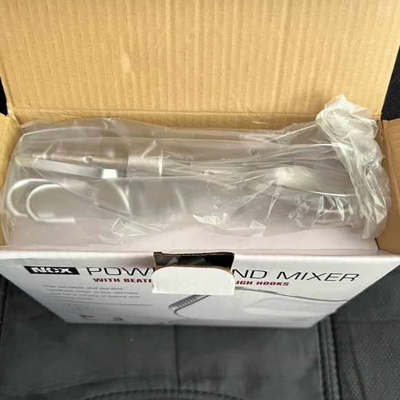 New in Box-POWER HAND MIXER-3 Sets of Attachments-Dough Hooks-Beaters-Whisk - Picture 2 of 4